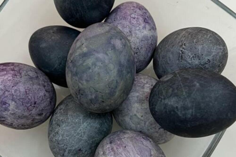 SRPKINJE MASOVNO DELE OVU CAKU ZA FARBANJE JAJA: Ovako nešto još niste probali, SADA JE VREME