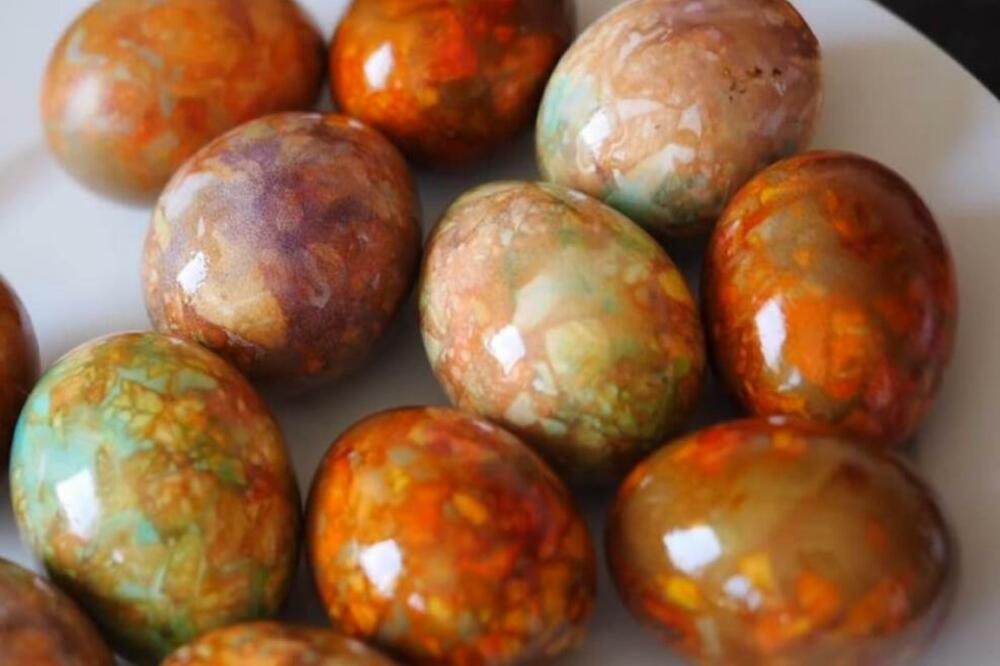 VEČITA DILEMA U SRBIJI: Svi se raspravljaju oko pravila u vezi sa FARBANJEM JAJA, kada je PRAVO VREME ZA TO?