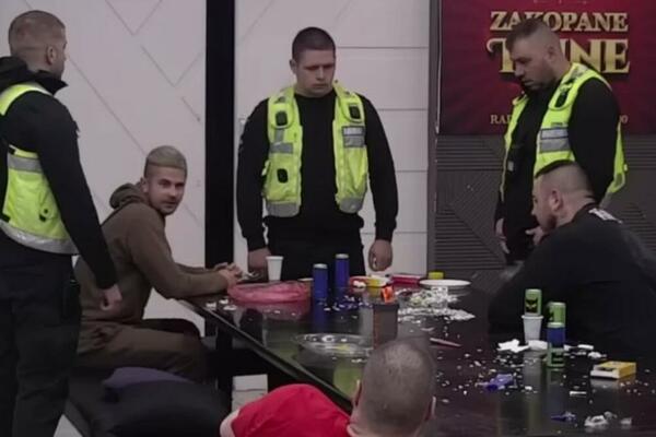 MONSTRUOZNE PRETNJE U ZADRUZI, OBEZBEĐENJE IH OPKOLILO: Čeka se HITNA reč VELIKOG ŠEFA