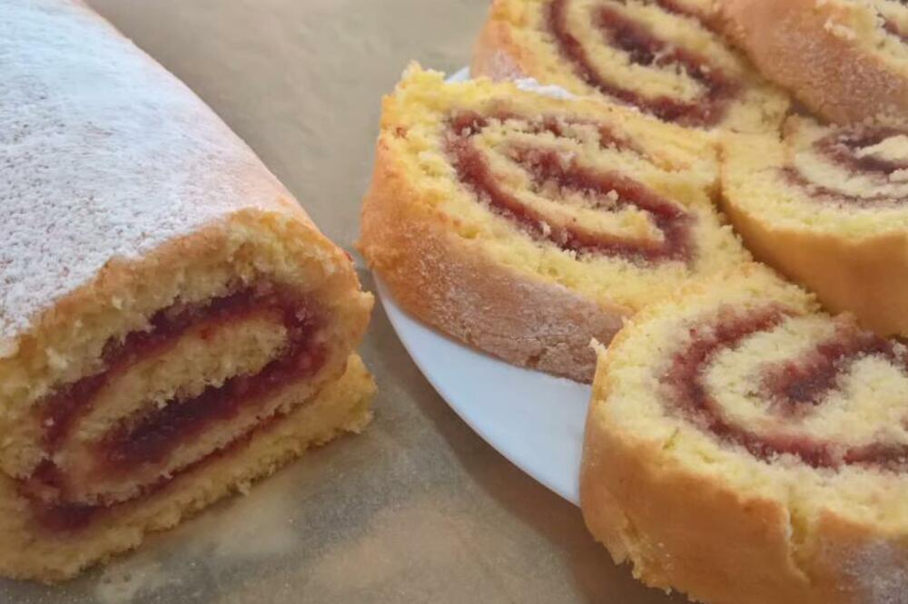 ROLAT SA DŽEMOM PO RECEPTU NAŠIH BAKA GOTOV ZA 15 MINUTA: Ubacite ovaj sastojak u jaja da bi BIO UKUSAN I SLADAK