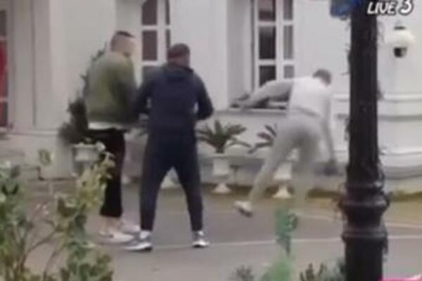 ČEKA SE DISKVALIFIKACIJA FILIPA CARA?! Zaleteo se, pa PESNICOM UDARIO Bilala, obezbeđenje ga jedva ZAUSTAVILO