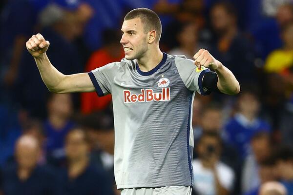 ŽELEO DA POBEGNE IZ SALCBURGA, PA SMISLIO PLAN: Pavlović "TUKAO" saigrače na treninzima!