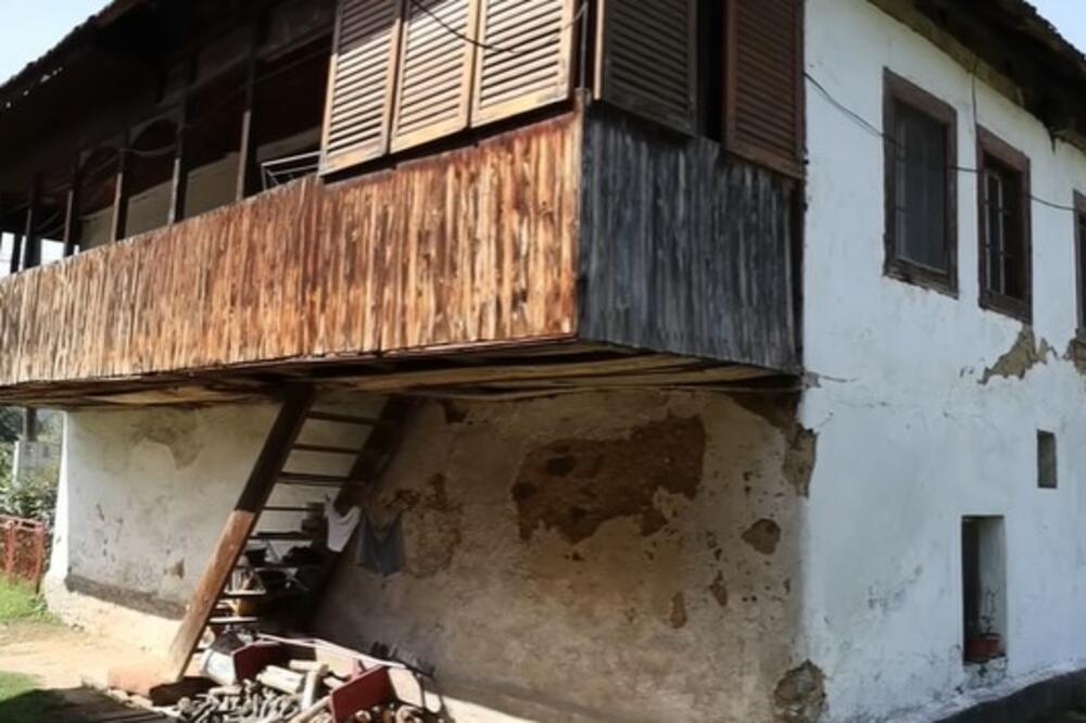 ŽIVELI U KUĆI GODINAMA, A NISU ZNALI ŠTA SE TAMO KRIJE: Morali da SRUŠE ZID i tada je SVE ISKOČILO, ostali u ŠOKU