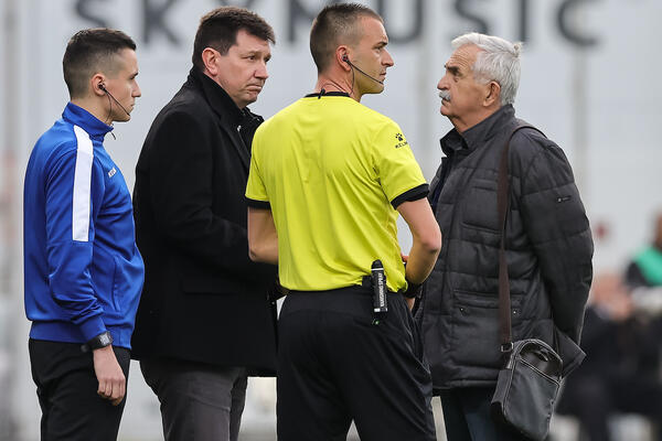 "GROBARI OSTALI ISPRED STADIONA..." Direktor Superlige Srbije otkrio razlog prekida utakmice (FOTO)