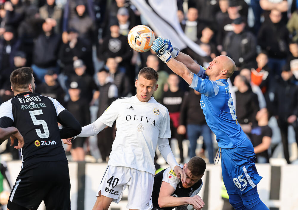 Vladimir Lučić (u sredini, u belom dresu)