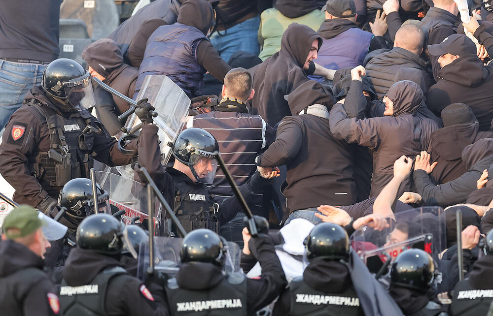 Navijači Partizana, Policija, Grobari