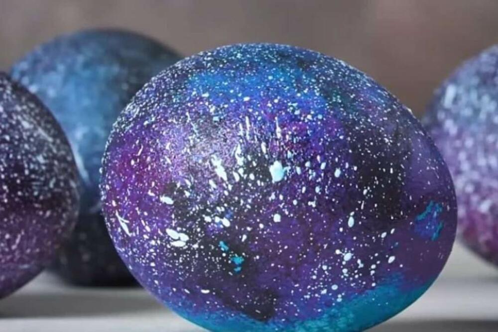 GALAKSIJA NA USKRŠNJIM JAJIMA: Evo kojim PREDMETOM se postiže taj efekat, svi ga već imate u kući
