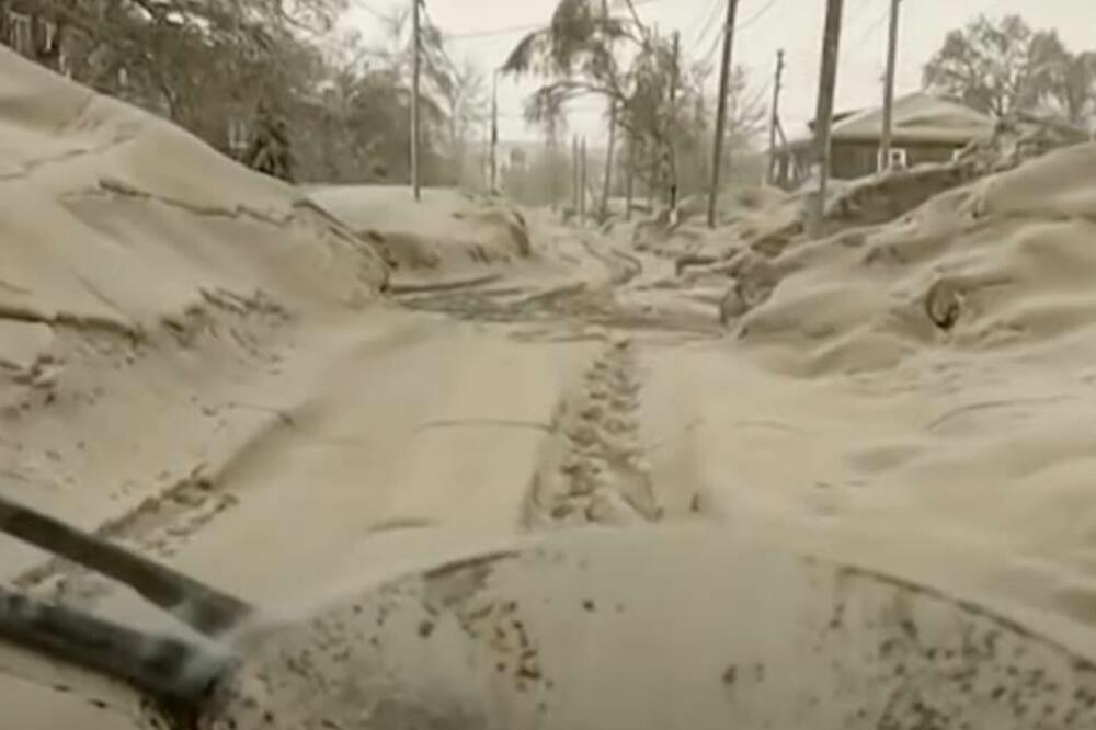 PRIZORI KAO IZ APOKALIPSE, PEPEO PREKRIO SVE: Ovako izgleda posle erupcije najvećeg vulkana u Rusiji! (VIDEO)