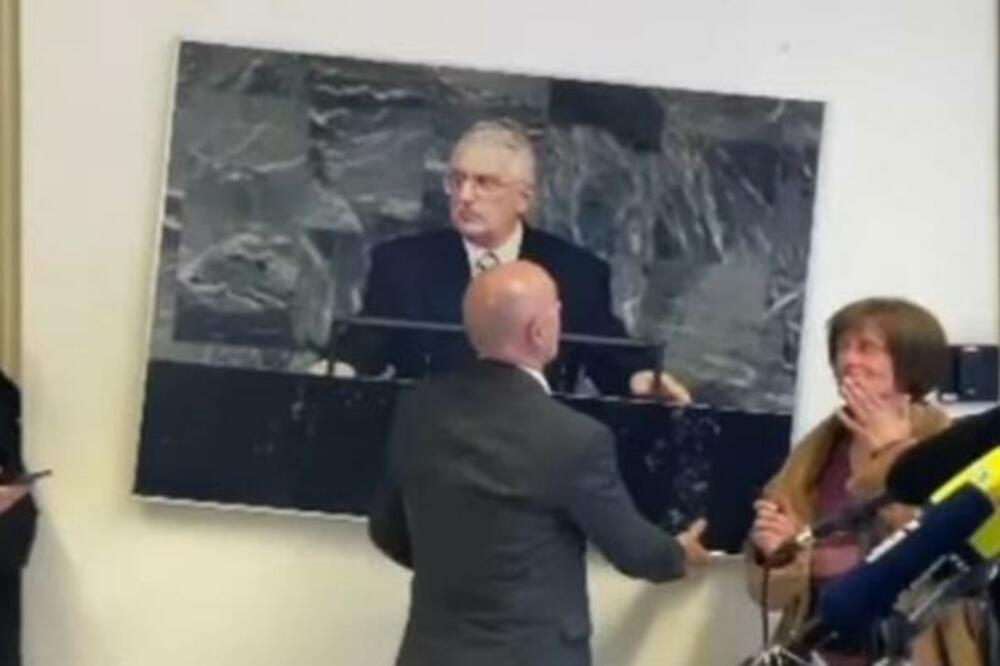 "PAO IM FRANJO": Bizaran prizor tokom obraćanja Plenkovića, gledajte samo kako je REAGOVAO (VIDEO)