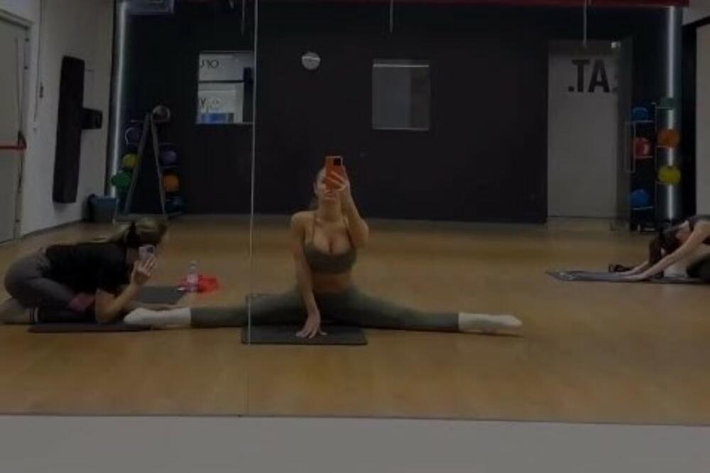 NAKON UZDAHA NA PROFILU PEVAČICE NAŠAO SE I OVAJ SNIMAK: Raširila noge i pokazala KOLIKO JE ELASTIČNA, VRELO