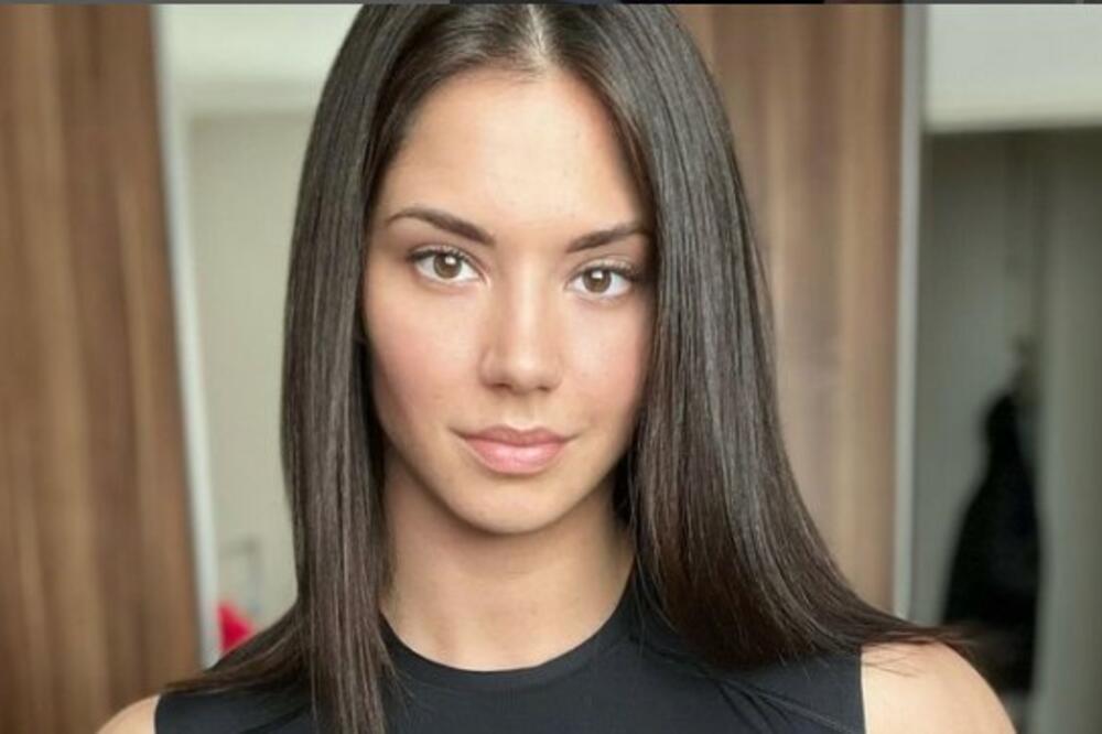 IMA LICE ANĐELA, KADA JE VIDE SVI SE OKREĆU: Ali kada je pogledaju dole, ljudi zaneme od šoka (FOTO)