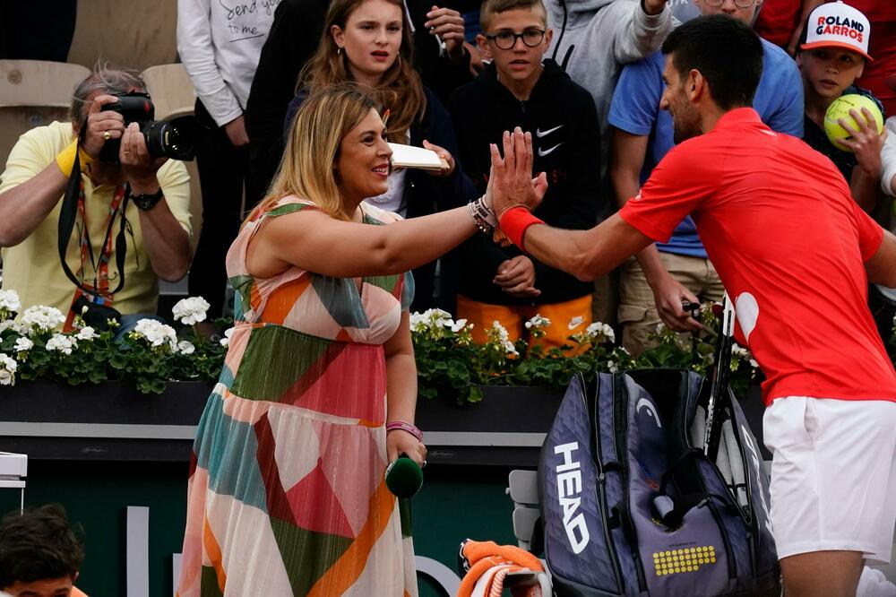 SLAVNA TENISERKA STALA NA NOVAKOVU STRANU: Ništa ne znaju, ali optužuju – to je ODVRATNO i sramno!