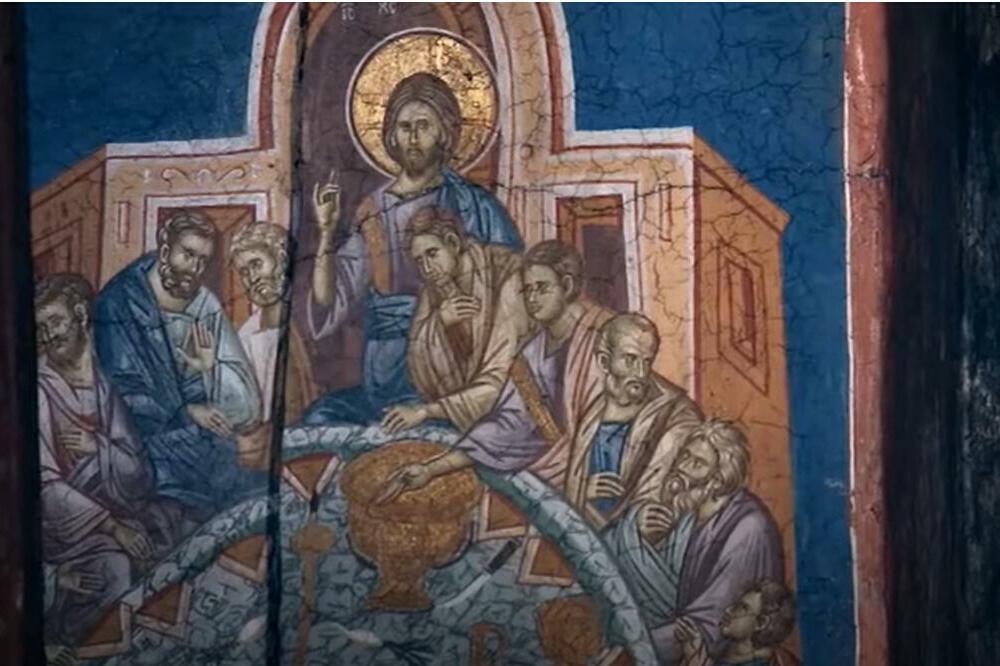 Devojke, večeras ovo obavezno morate da stavite ispod jastuka: Strog običaj i verovanje kažu da će vam...