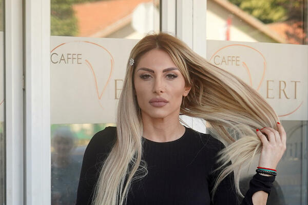 NAŠA PEVAČICA PREŠLA IZ ISLAMA U PRAVOSLAVLJE: Posle Dejana krenula EPIDEMIJA menjanja vere, ŠTA SE DEŠAVA?