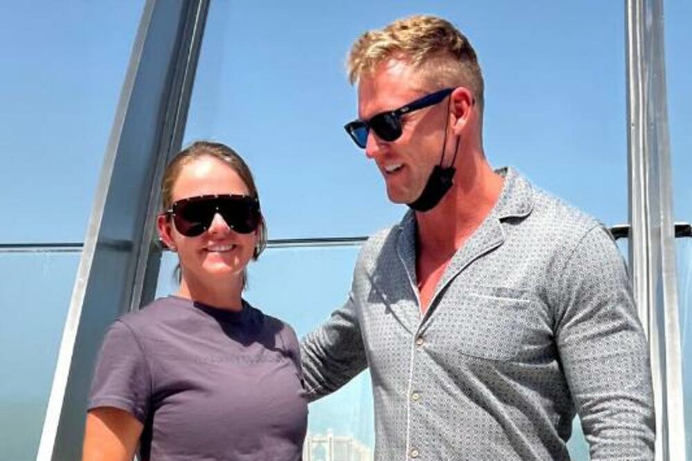 MAJKA ŠESTORO DECE OBJAVILA FOTOGRAFIJU U DONJEM VEŠU: Dobila SALVU UVREDA, negativni komentari pljušte (FOTO)