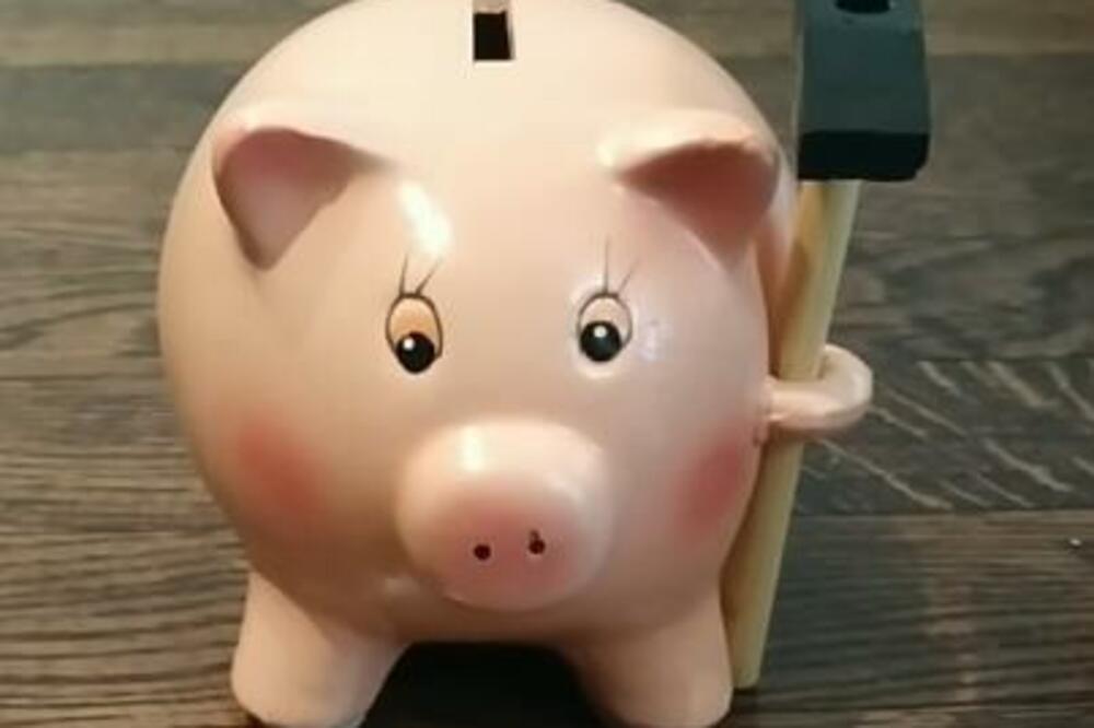 EVO ZAŠTO JE KASICA ZA ŠTEDNJU UVEK U OBLIKU PRASENCETA: Smejaćete se kada saznate šta je pravi RAZLOG