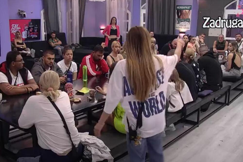 ŽESTOKA SVAĐA ŽENE I LJUBAVNICE U EMISJI UŽIVO: Ana izvređala Anđelu, pa NAJAVILA PRAVI PAKAO (VIDEO)