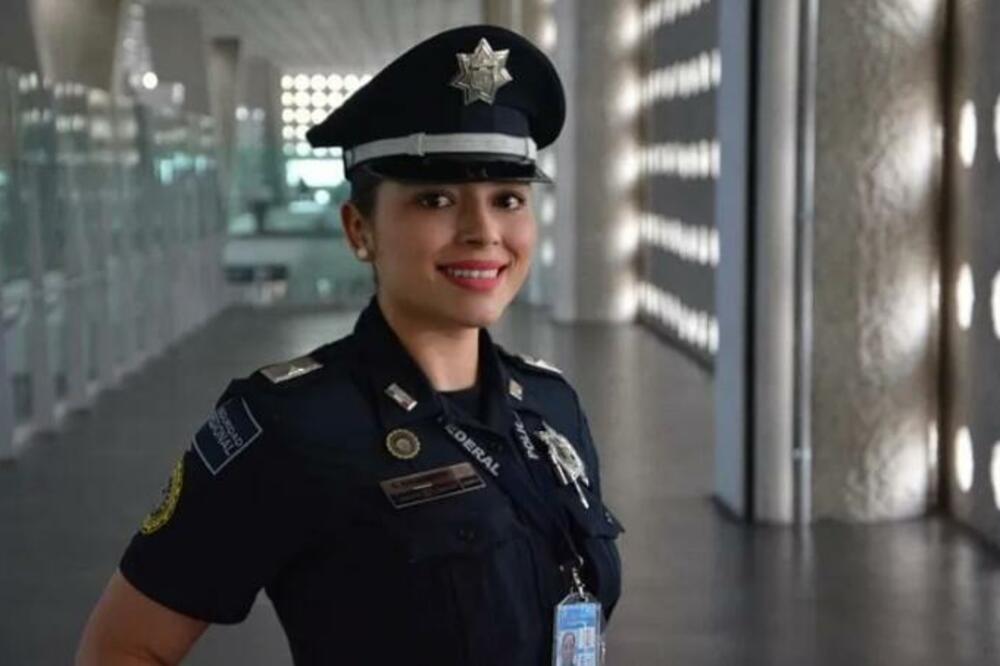 ISPLIVALE VRELE FOTKE POLICAJKE: Otpale VILICE kad je SUZANA SKINULA UNIFORMU, u jedan DEO TELA svi GLEDAJU (FOTO)