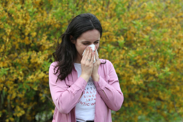 MORATE DA NAUČITE KAKO DA PREPOZNATE ZAŠTO VAM CURI NOS: Da li je od ALERGIJE ili PREHLADE, veoma je VAŽNO