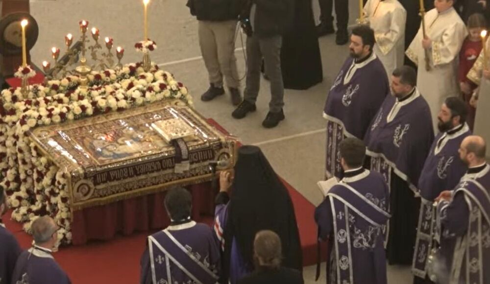 Plaštanica, Plaštanica Isusa Hirsta, Iznošenje plaštanice