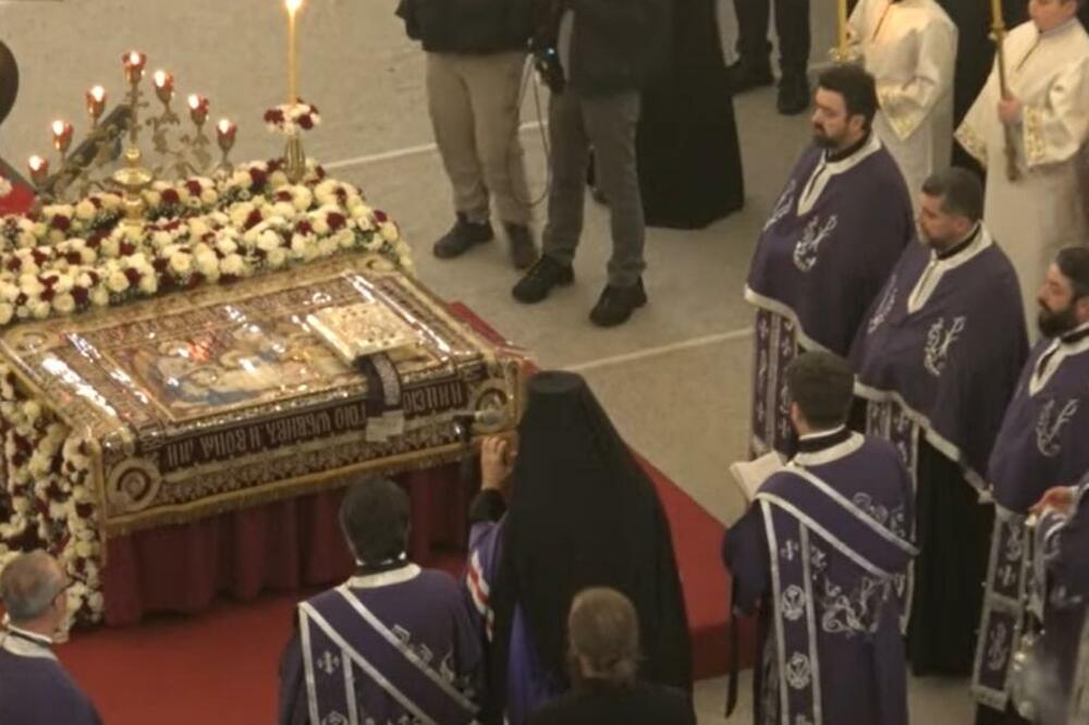 ZNATE LI ŠTA JE PLAŠTANICA ISUSA HRISTA? Iznosi se na VELIKI PETAK i ima jako VAŽNO ZNAČENJE, ovo TREBATE DA ZNATE