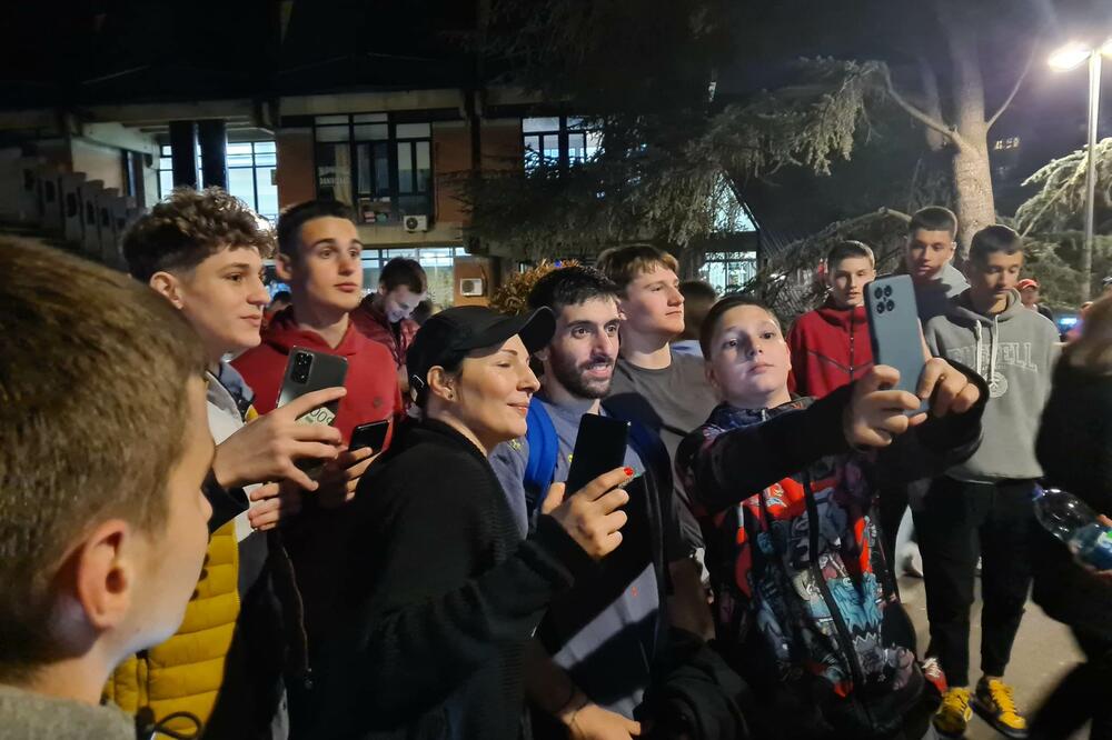 DELIJE SLAVE KAO DA SU U TOP 8: Fakundo Kampaco je pravi HIT, Argentinac oduševljen trubačima! (VIDEO)