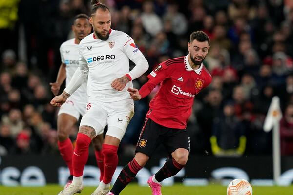 HLADAN TUŠ ZA JUNAJTED NA OLD TRAFORDU: Sevilja iznudila dva autogola u finišu - Juve srušio Sporting