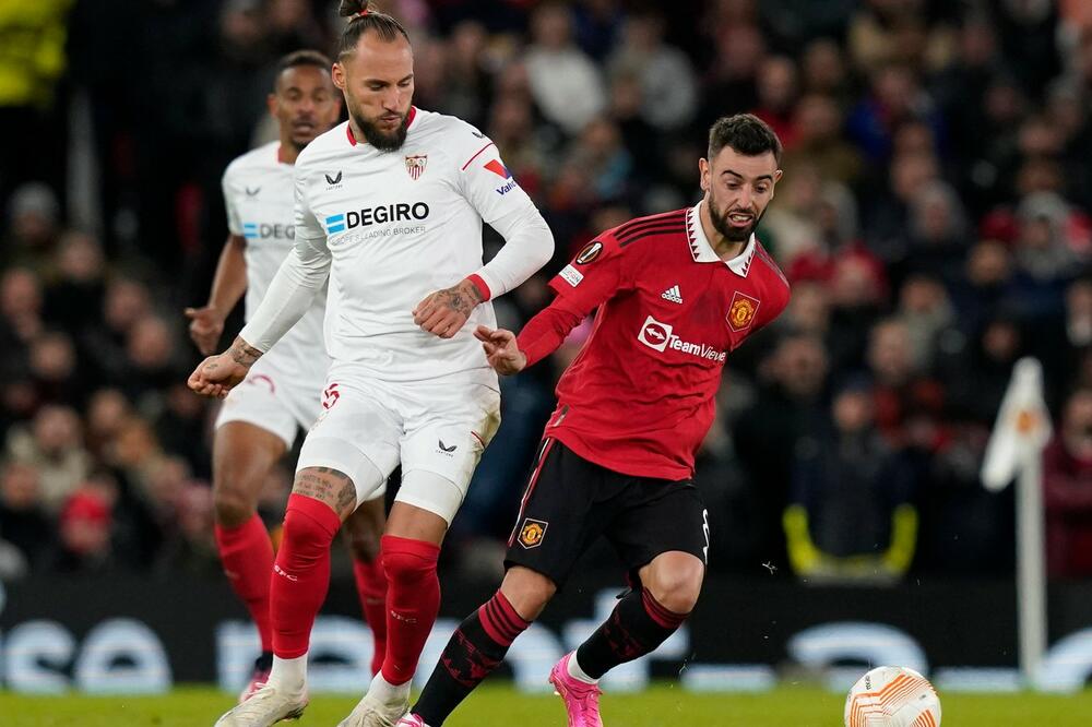 HLADAN TUŠ ZA JUNAJTED NA OLD TRAFORDU: Sevilja iznudila dva autogola u finišu - Juve srušio Sporting