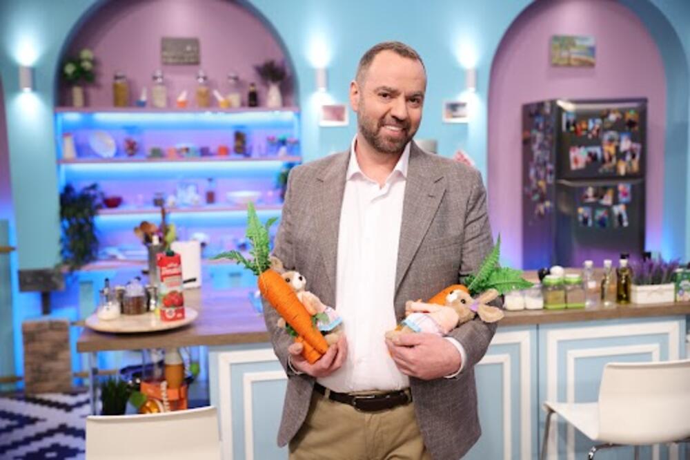 Ovog puta naše učesnice su umesto uobičajenih zadataka ukrašavale jaja od stiropora gel bojama. 