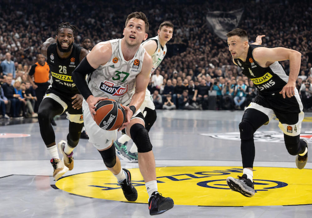 Mateuš Ponitka (levo) na utakmici Partizana i Panatinaikosa