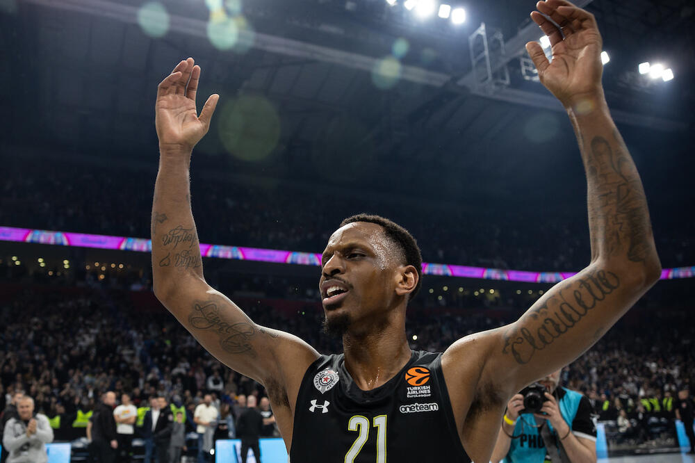 Naneli rasplakao Grobare!