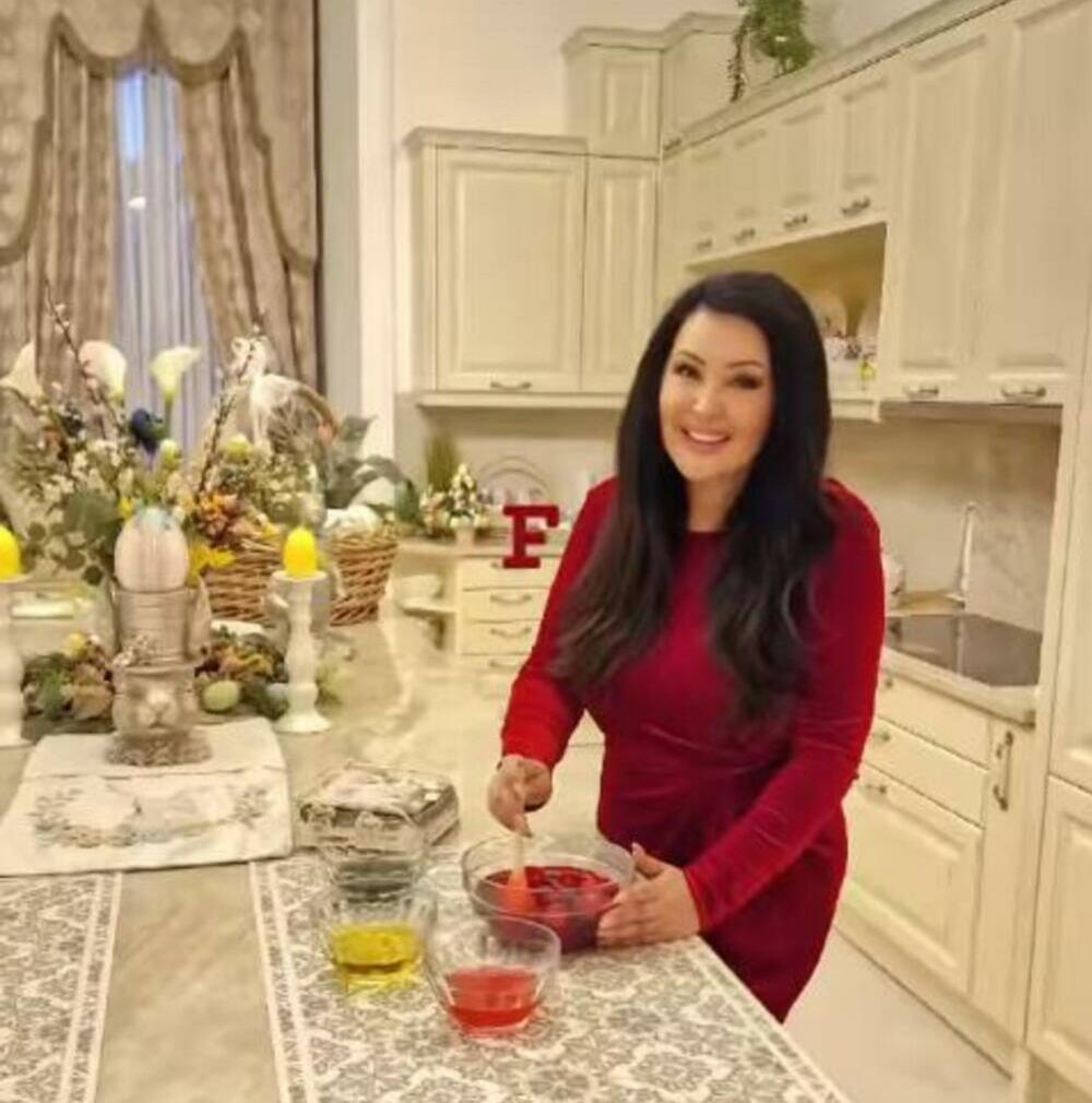 Dragana Mirković farba jaja