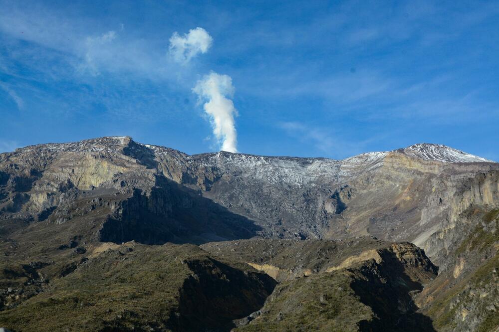 AKTIVIRAO SE VULKAN U PERUU, IZBACUJE PEPEO I GASOVE: Proglašeno VANREDNO STANJE, počela priprema SKLONIŠTA