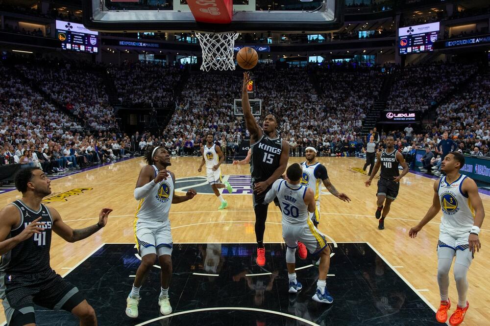 KINGSI SRUŠILI ŠAMPIONA! Sakramento slavio posle 17 godina!