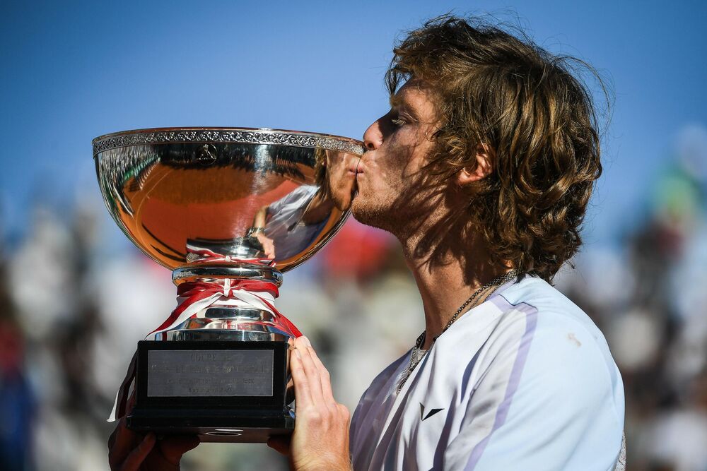 Andrej Rubljov sa trofejem Mastersa u Monte Karlu za 2023. godinu
