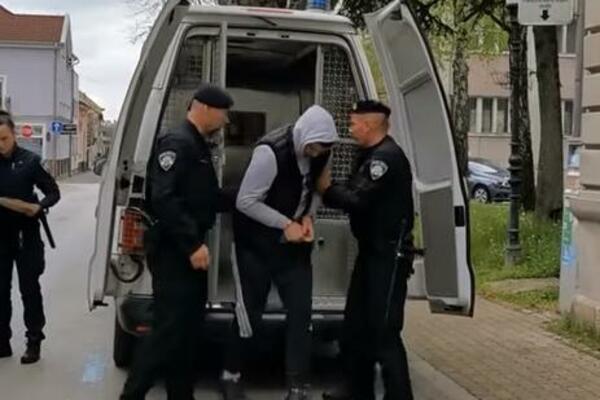 PRETI MU 15 GODINA ROBIJE JER JE NASMRT PRETUKAO NAJBOLJEG DRUGA: Ovo je osumnjičeni za BRUTALNO UBISTVO (VIDEO)