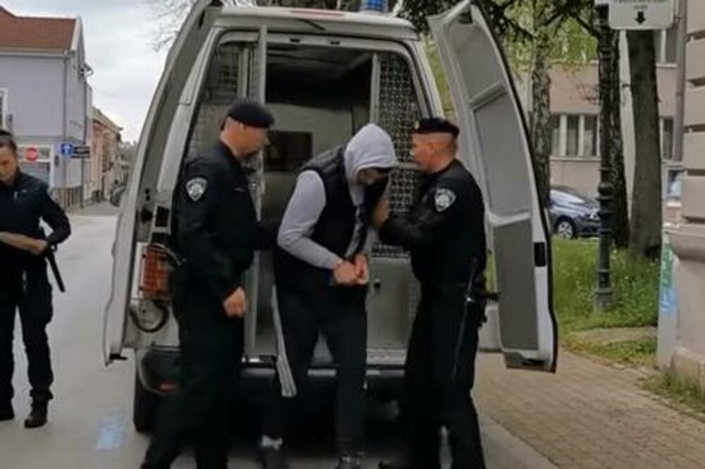 PRETI MU 15 GODINA ROBIJE JER JE NASMRT PRETUKAO NAJBOLJEG DRUGA: Ovo je osumnjičeni za BRUTALNO UBISTVO (VIDEO)