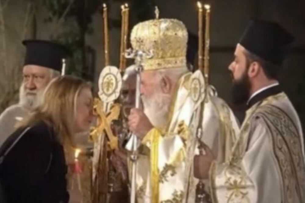 HAOS USRED CRKVE, POSLANICA POČELA DA URLA, SVEŠTENIK POBELEO: Kamera sve snimila, kakav skandal (VIDEO)