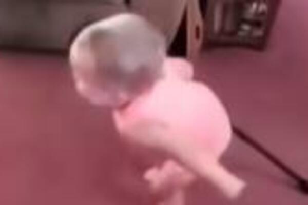 DEVOJČICA POKAZALA ŠTA JE KRIŠOM NAUČILA OD DEDE: Roditelji se DRŽALI ZA GLAVU, da li je OVO MOGUĆE? (VIDEO)