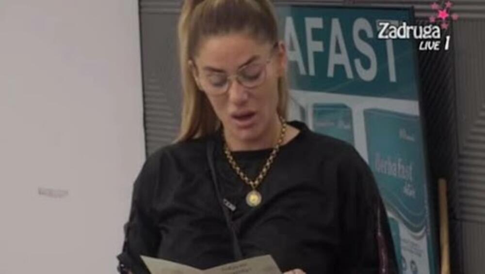 Ana je, naime, pronašla zagubljenu čestitku u kojoj je pisalo gde joj se nalaze deca.