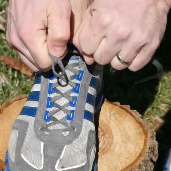 OVE RUPICE NA PATIKAMA NIKO NE KORISTI, A IMAJU ZAPRAVO GENIJALNU NAMENU: Niste ni svesni koliko je KORISNO (VIDEO)