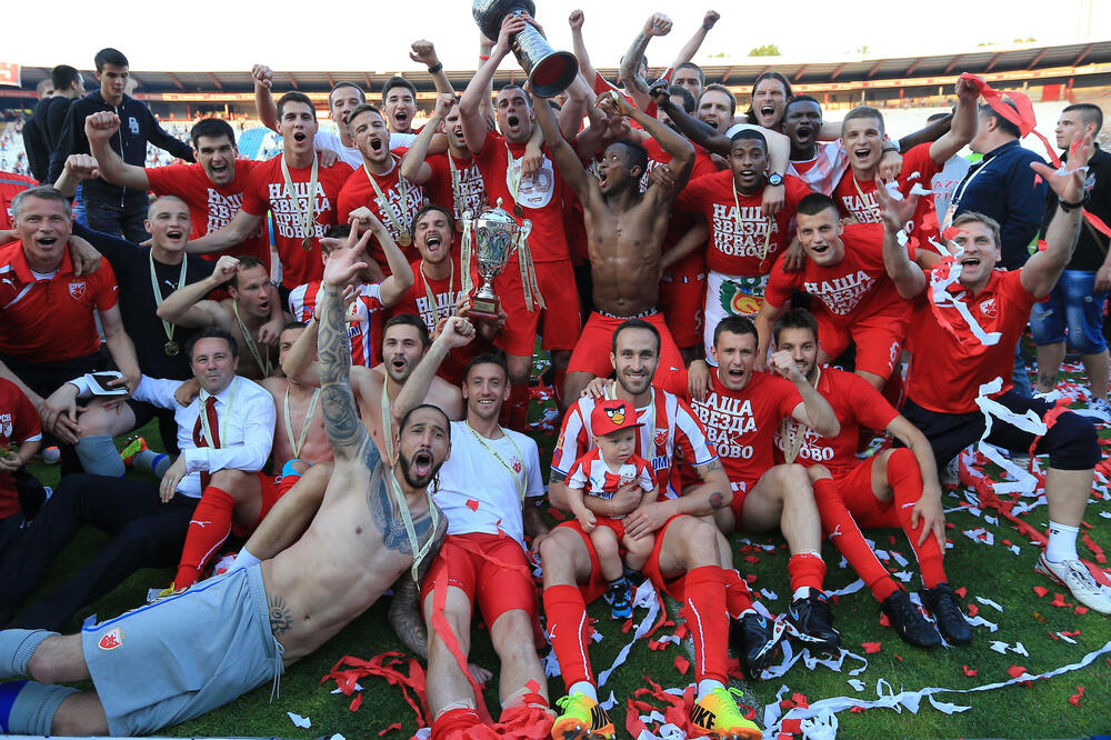 FUDBALER ZVEZDE GLUMIO MENADŽERA - Sve otkriveno na proslavi titule, ali onda je usledila igra sudbine (FOTO)