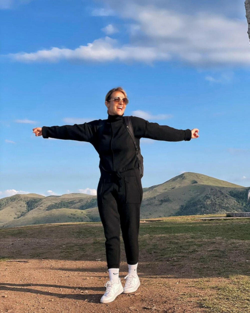 Sestra Jelene Đoković sebe opisuje kao „duhovnog džankija, majku i suprugu“