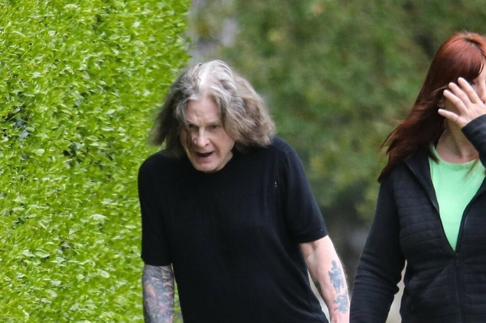 OBOŽAVALI STE GA SVI, A ON SADA JEDVA HODA SA ŠTAPOM: Uhvaćen u ZABRINJAVAJUĆEM IZDANJU, ovo je ON? (FOTO)