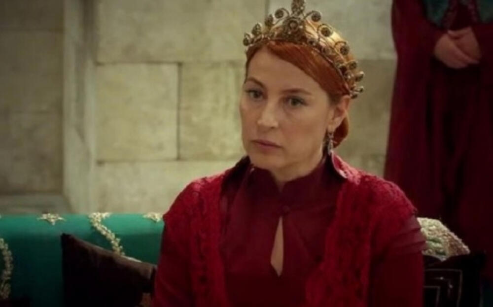 Perčin je veoma poznata i cenjena turska glumica koja je dokazala svoj talenat u filmovima, serijama i pozorišnim predstavama