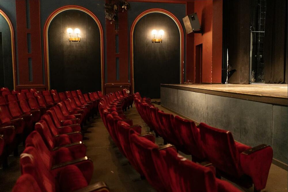 POTVRĐENO: Pokrajinski sekretarijat odobrio Gradu Sremska Mitrovica 130 miliona dinara za sanaciju Pozorišta