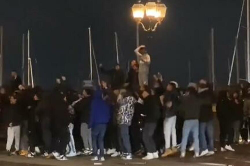 DA LI SU USPELI DA IH POREMETE? Navijači Napolija napravlili pakao fudbalerima Milana! (VIDEO)