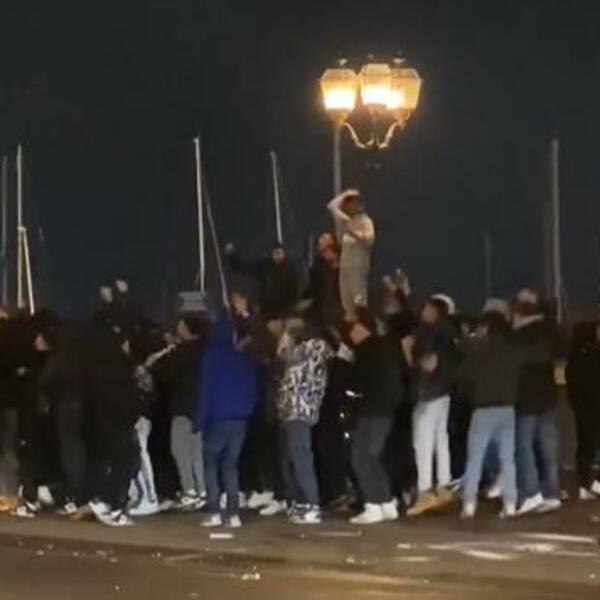 DA LI SU USPELI DA IH POREMETE? Navijači Napolija napravlili pakao fudbalerima Milana! (VIDEO)