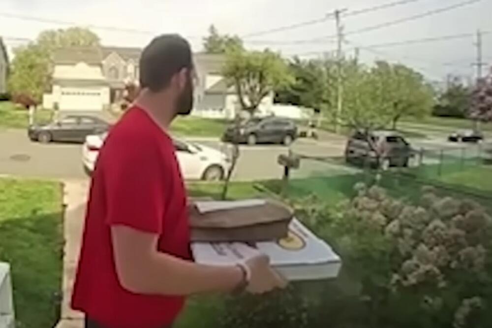 DONEO JE PICU I PRIMETIO DA SE NEŠTO OZBILJNO DEŠAVA: Bilo mu je DOSTA SVEGA, odmah je potrčao, KAPA DOLE!(VIDEO)