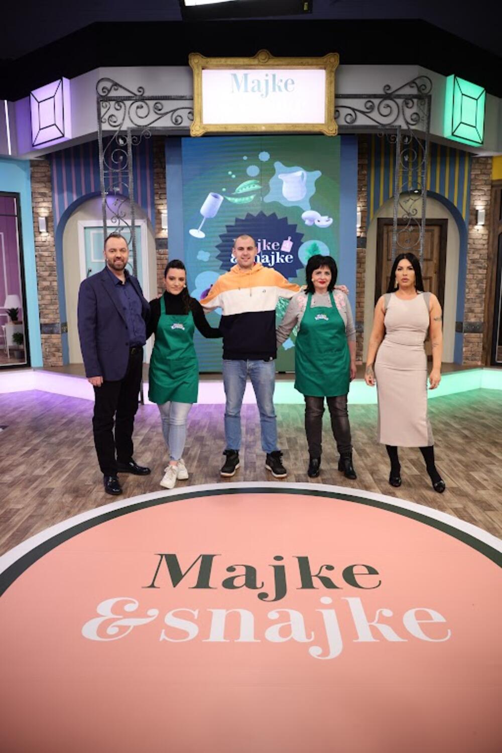 Kako su se majka i snajka snašle danas u specijalnom zadatku i zašto je glavni komentar da su umesto vekne napravile pogaču od mesa - saznajte danas u 18 časova samo na Kurir televiziji!